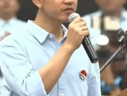 TKD & Relawan Prabowo – Gibran NTT Bagi Makan Gratis di TPA Alak