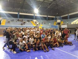 Hadir di GOR Oepoi Kupang, Alam Ganjar Bermain Futsal dan Ajak Anak Muda Terus Berkreasi
