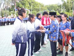 Pj. Gubernur Serahkan Bonus Apresiasi Kepada Atlet NTT Berprestasi di Ajang Sea Games, Asean Para Games, Peparnas dan PON Papua 