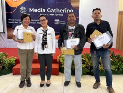 Respek Atas Kontribusi Dalam Penyebarluasan Informasi dan Edukasi Perpajakan Bagi Masyarakat, KPP Kupang Beri Apresiasi Penghargaan Kepada Media