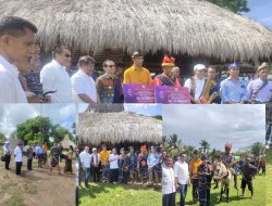 Hari Kedua Kunker di Pulau Sumba, Pj. Gubernur Serahkan Bantuan Rehabilitasi Rumah Adat dan Saksikan Langsung Tradisi Perang Adat Pasola 