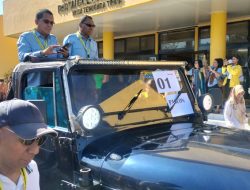 Johni Asadoma Diantar Tarian Cakalele Menuju Rumah Kuning, Disambut Ribuan Massa