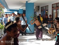 Tiba di Golkar Melki – Johni Disambut Massa dengan Tari Perang asal Adonara