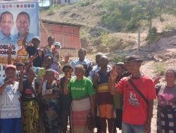 Johni Asadoma Dicegat Warga di Boentuka