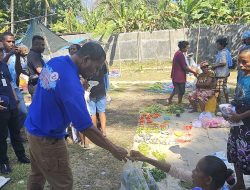 Johni Asadoma Dapat Dukungan Pedagang Saat Blusukan di Pasar Kada