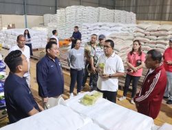 Melki – Johni Tinjau Gudang Bulog dan Pantau Harga Pasar Jelang Idul Fitri