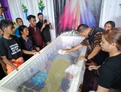 Melayat ke Rumah Duka Mantan Bupati TTU, Gubernur Sebut Ray Fernandes Pelayan Masyarakat yang Tulus