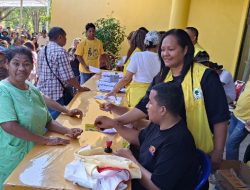 Membludak Masyarakat di Basar Murah Golkar NTT