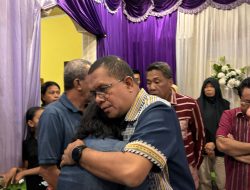 Tangis Haruh Ayah dr. Icha di Pelukan Gubernur Melki, Mohon Keadilan