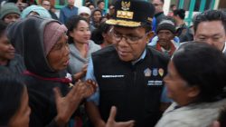 Gubernur Melki Antar Langsung Bantuan ke Pelosok Poka, Pastikan Warga Korban Gempa Tak Terlewat