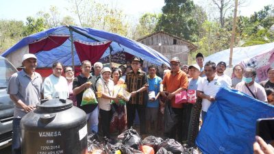 Humanis di Tenda Pengungsian, Gubernur Melki: “Kita Hadapi Ini Bersama-sama”