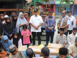 Gubernur Melki Datangi Pesantren Walisanga Ende, Serahkan Bantuan untuk 98 Santri Terdampak Gempa