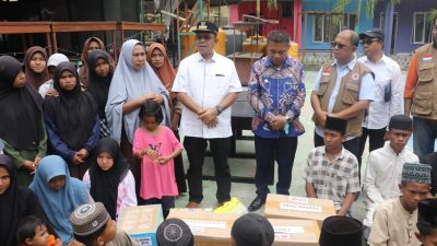 Gubernur Melki Datangi Pesantren Walisanga Ende, Serahkan Bantuan untuk 98 Santri Terdampak Gempa